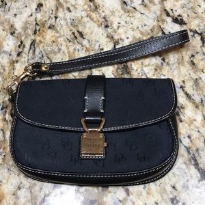 Dooney & Bourke Vintage wristlet